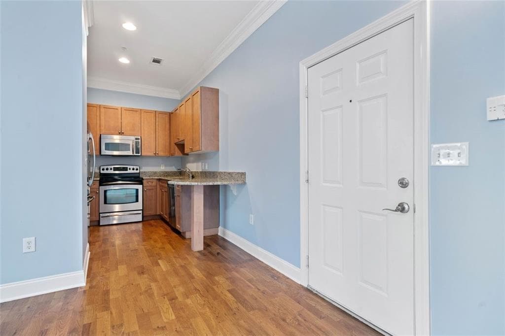 2 bedroom, 2 bathroom, 827 sq ft condominium for sale at 140 Alden Avenue 201, Atlanta, GA 30309 — photo 8