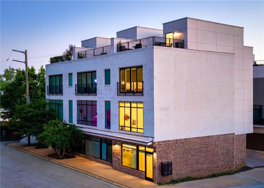2 bedroom, 3 bathroom, 1,344 sq ft townhouse for rent at 15 Daniel Street 1, Atlanta, GA 30312 for $3,200 a month — photo 2