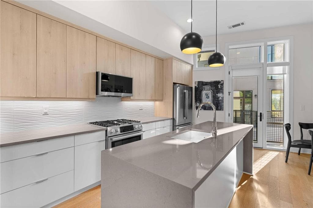 2 bedroom, 3 bathroom, 1,344 sq ft townhouse for rent at 15 Daniel Street 1, Atlanta, GA 30312 for $3,200 a month — photo 6