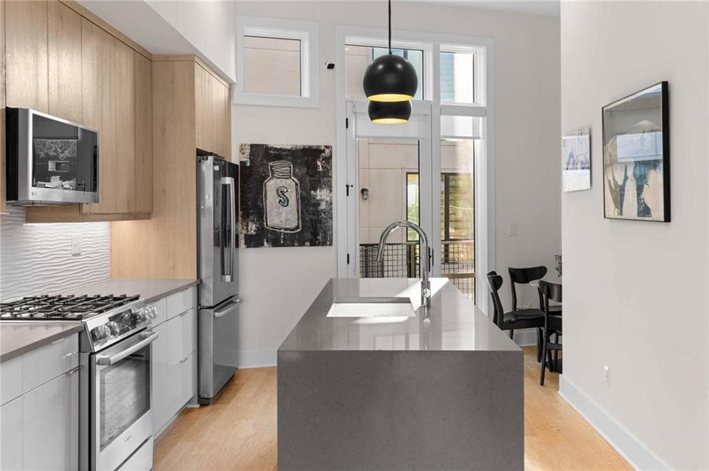 2 bedroom, 3 bathroom, 1,344 sq ft townhouse for rent at 15 Daniel Street 1, Atlanta, GA 30312 for $3,200 a month — photo 7