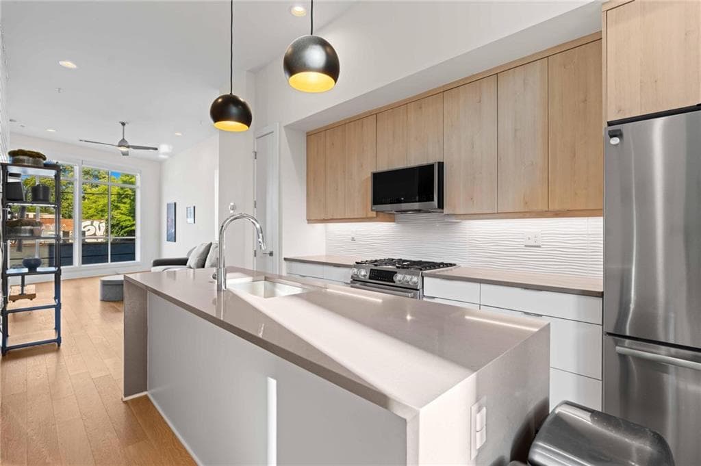 2 bedroom, 3 bathroom, 1,344 sq ft townhouse for rent at 15 Daniel Street 1, Atlanta, GA 30312 for $3,200 a month — photo 9