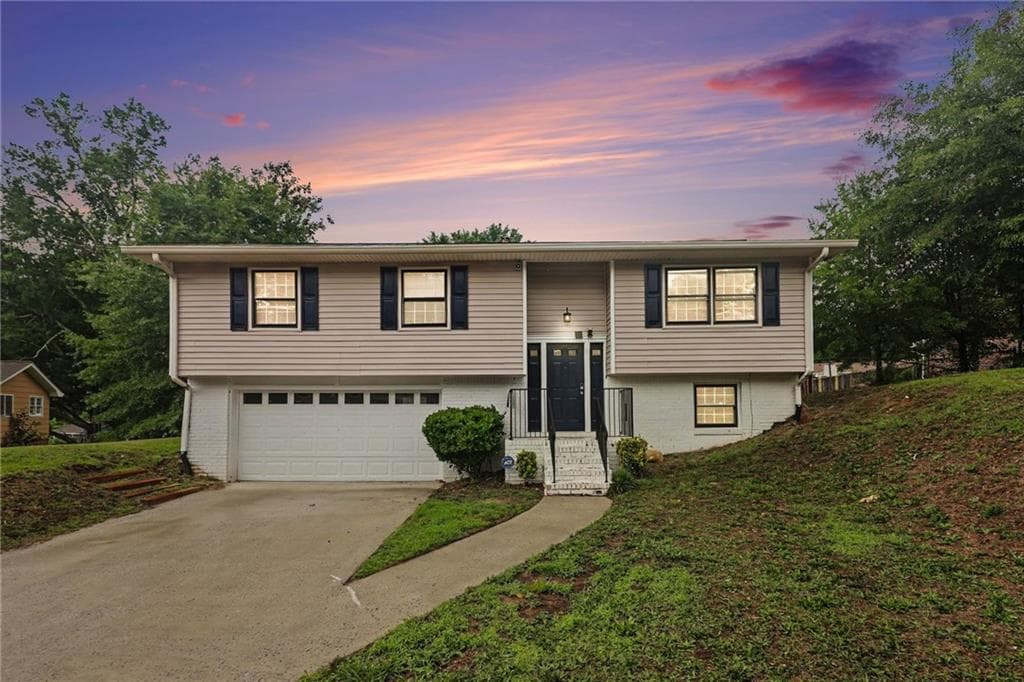 3 bedroom, 3 bathroom, 1,191 sq ft single family residence for sale at 2120 Sandgate Circle, Atlanta, GA 30349