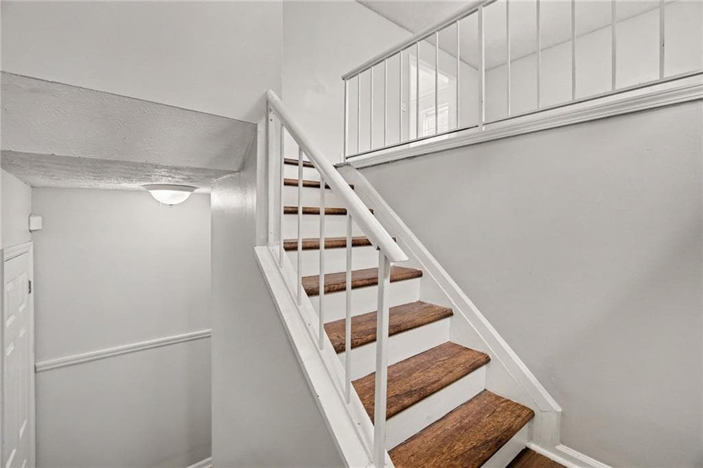 3 bedroom, 3 bathroom, 1,191 sq ft single family residence for sale at 2120 Sandgate Circle, Atlanta, GA 30349 — photo 9