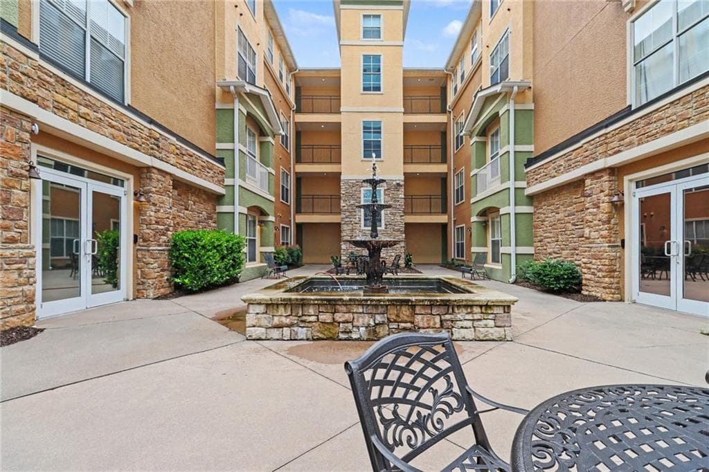 1 bedroom, 1 bathroom, 648 sq ft condominium under contract at 10 Perimeter Summit Boulevard 4213, Atlanta, GA 30319 — photo 2