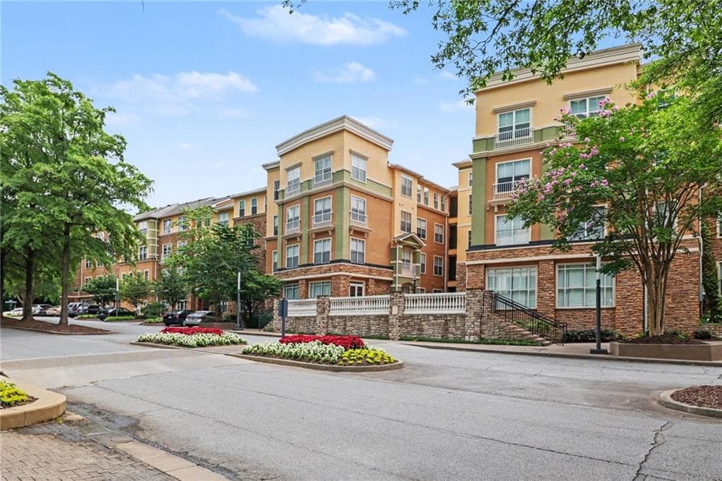 1 bedroom, 1 bathroom, 648 sq ft condominium under contract at 10 Perimeter Summit Boulevard 4213, Atlanta, GA 30319 — photo 3