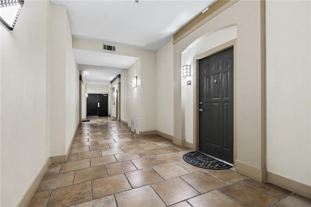 1 bedroom, 1 bathroom, 648 sq ft condominium under contract at 10 Perimeter Summit Boulevard 4213, Atlanta, GA 30319 — photo 4