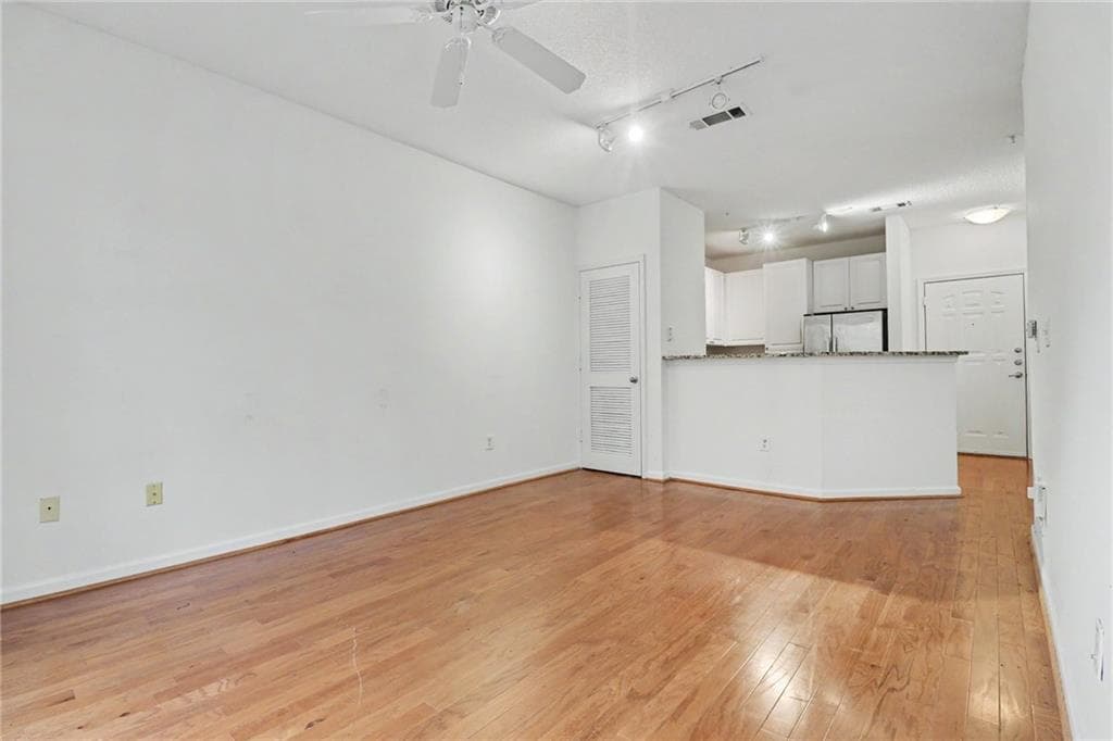 1 bedroom, 1 bathroom, 648 sq ft condominium under contract at 10 Perimeter Summit Boulevard 4213, Atlanta, GA 30319 — photo 6