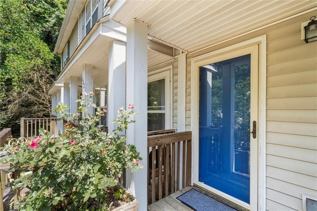 2 bedroom, 2 bathroom, 1,254 sq ft townhouse for sale at 164 Oxbo Road, Roswell, GA 30075 — photo 4