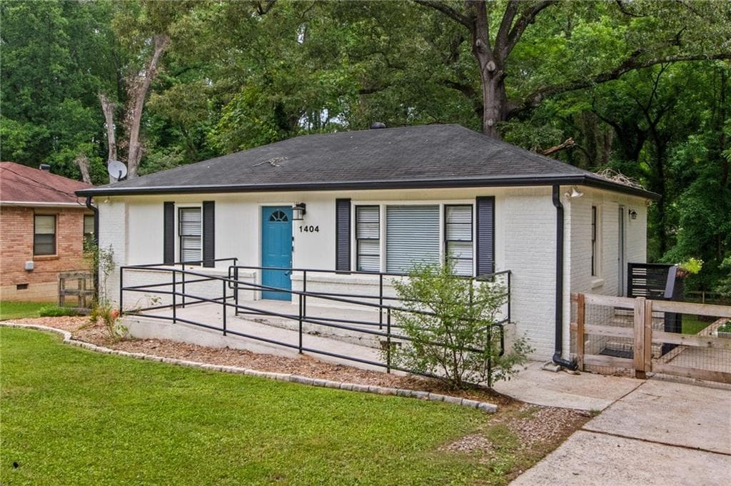 2 bedroom, 1 bathroom, 936 sq ft single family residence under contract at 1404 Cobb Branch Drive, Decatur, GA 30032 — photo 2
