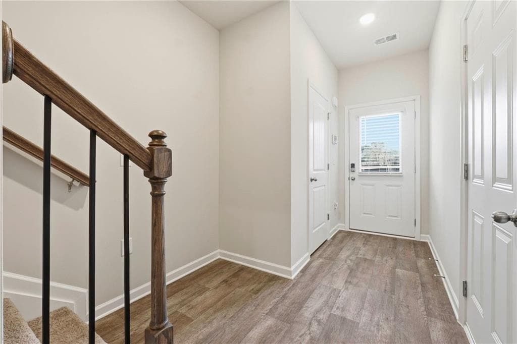 3 bedroom, 3 bathroom, 1,598 sq ft townhouse under contract at 8337 Columbia Court, Palmetto, GA 30268 — photo 2