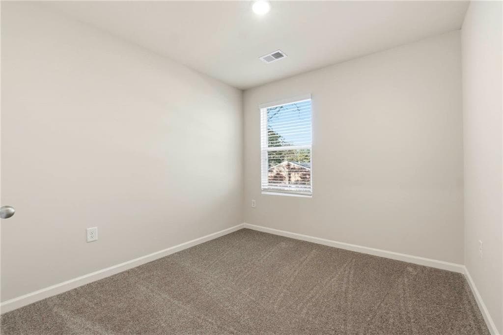 3 bedroom, 3 bathroom, 1,598 sq ft townhouse under contract at 8337 Columbia Court, Palmetto, GA 30268 — photo 5