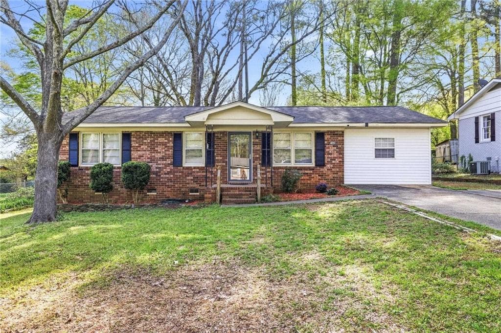 4 bedroom, 1 bathroom, 1,420 sq ft single family residence for sale at 162 Orchard Circle, Jefferson, GA 30529