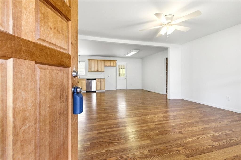 4 bedroom, 1 bathroom, 1,420 sq ft single family residence for sale at 162 Orchard Circle, Jefferson, GA 30529 — photo 4