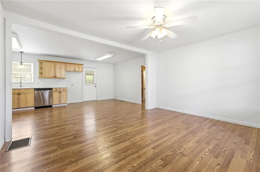 4 bedroom, 1 bathroom, 1,420 sq ft single family residence for sale at 162 Orchard Circle, Jefferson, GA 30529 — photo 5