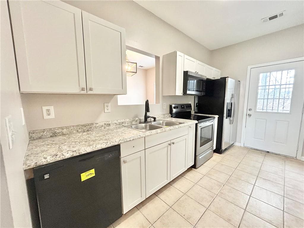 4 bedroom, 3 bathroom, 1,556 sq ft townhouse for rent at 1050 Wheel House Lane A, Monroe, GA 30655 for $1,475 a month — photo 4