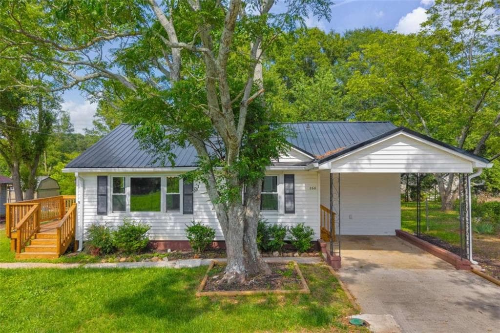 2 bedroom, 2 bathroom, 1,096 sq ft single family residence for sale at 266 Randall Street, Lavonia, GA 30553