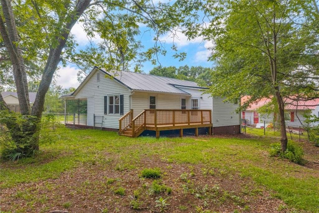 2 bedroom, 2 bathroom, 1,096 sq ft single family residence for sale at 266 Randall Street, Lavonia, GA 30553 — photo 4