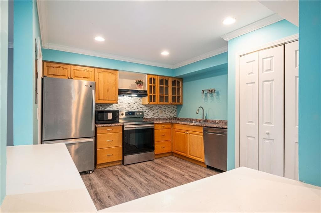 2 bedroom, 2 bathroom, 1,392 sq ft condominium under contract at 6520 Roswell Road 23, Atlanta, GA 30328 — photo 5