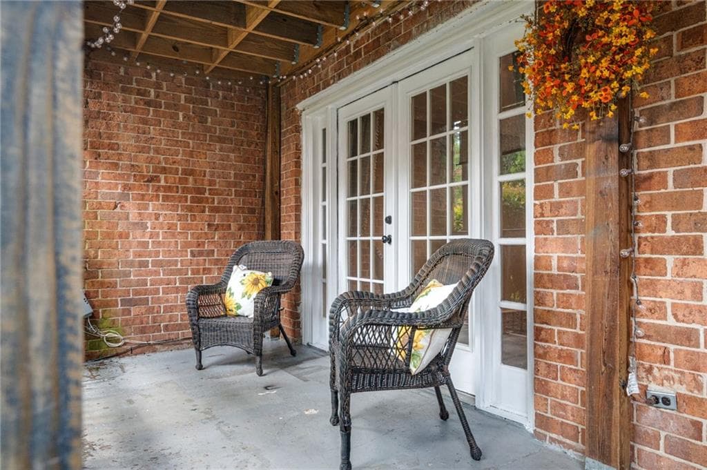 2 bedroom, 2 bathroom, 1,392 sq ft condominium under contract at 6520 Roswell Road 23, Atlanta, GA 30328 — photo 6