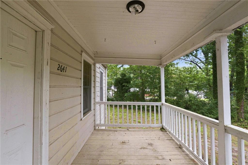 2 bedroom, 1 bathroom, 1,020 sq ft single family residence under contract at 2641 Sylvan Road, Atlanta, GA 30344 — photo 2