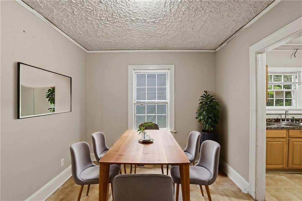 2 bedroom, 1 bathroom, 1,020 sq ft single family residence under contract at 2641 Sylvan Road, Atlanta, GA 30344 — photo 4