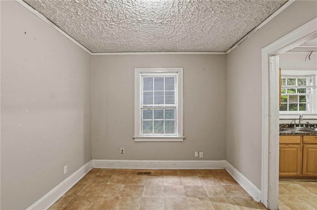 2 bedroom, 1 bathroom, 1,020 sq ft single family residence under contract at 2641 Sylvan Road, Atlanta, GA 30344 — photo 9