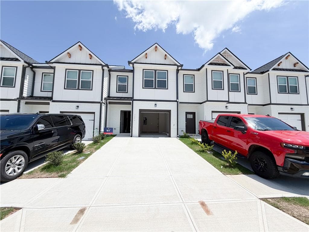 3 bedroom, 3 bathroom, 1,742 sq ft townhouse for rent at 5296 Magnolia Grove Way, Gainesville, GA 30504 for $1,950 a month — photo 1 of 16