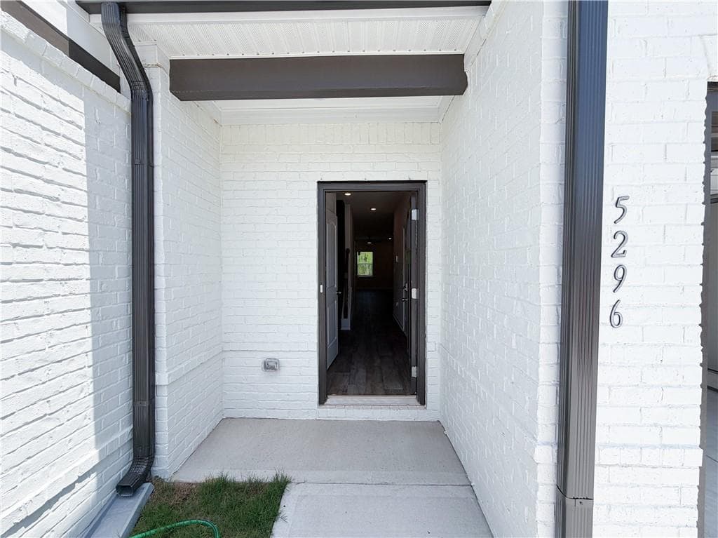 3 bedroom, 3 bathroom, 1,742 sq ft townhouse for rent at 5296 Magnolia Grove Way, Gainesville, GA 30504 for $1,950 a month — photo 2