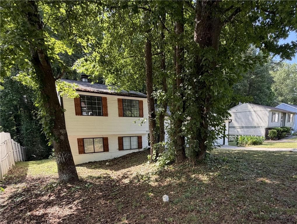 3 bedroom, 2 bathroom, 1,368 sq ft single family residence for sale at 5321 Tasman Trail, Lithonia, GA 30038 — photo 2