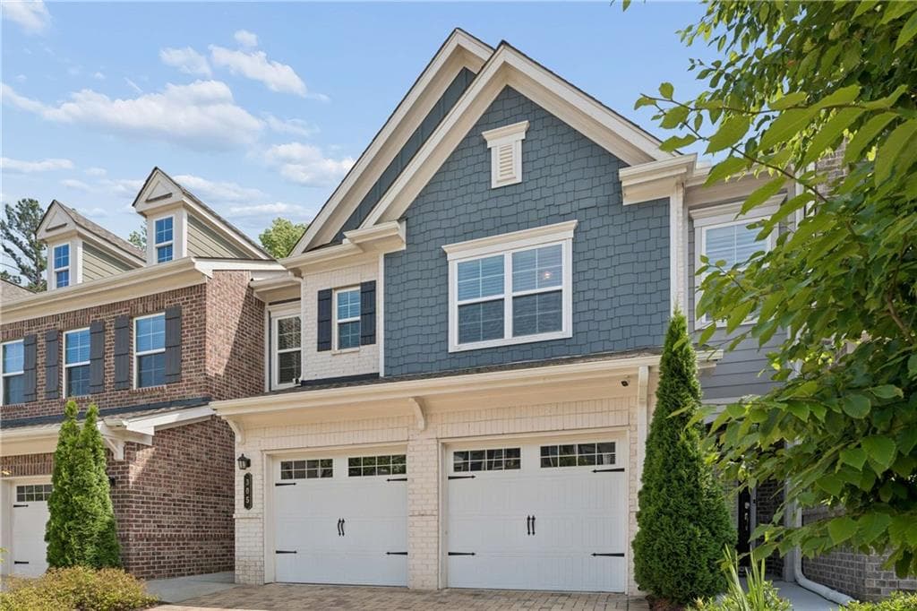 3 bedroom, 3 bathroom, 2,027 sq ft townhouse for sale at 305 Duval Drive, Alpharetta, GA 30009 — photo 2