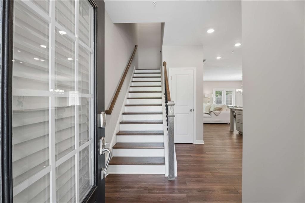 3 bedroom, 3 bathroom, 2,027 sq ft townhouse for sale at 305 Duval Drive, Alpharetta, GA 30009 — photo 4