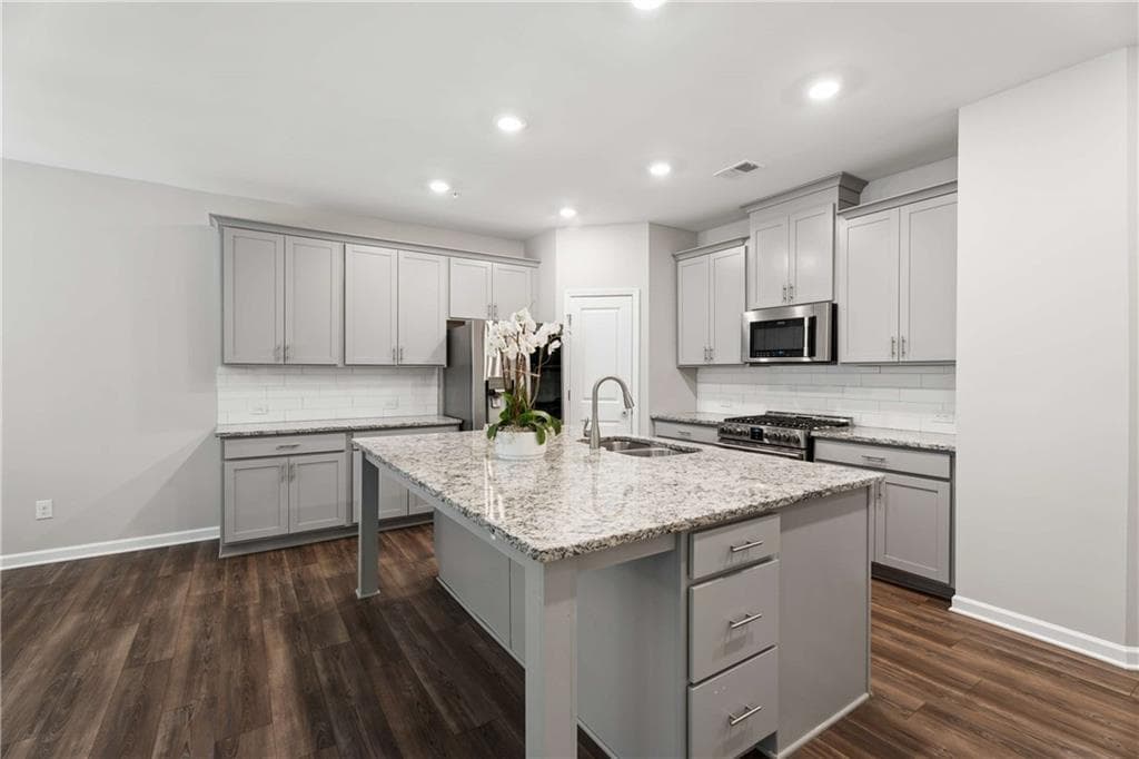 3 bedroom, 3 bathroom, 2,027 sq ft townhouse for sale at 305 Duval Drive, Alpharetta, GA 30009 — photo 6