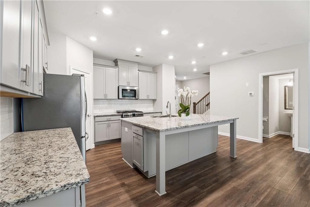 3 bedroom, 3 bathroom, 2,027 sq ft townhouse for sale at 305 Duval Drive, Alpharetta, GA 30009 — photo 7