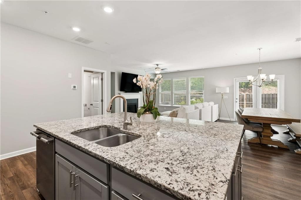 3 bedroom, 3 bathroom, 2,027 sq ft townhouse for sale at 305 Duval Drive, Alpharetta, GA 30009 — photo 9