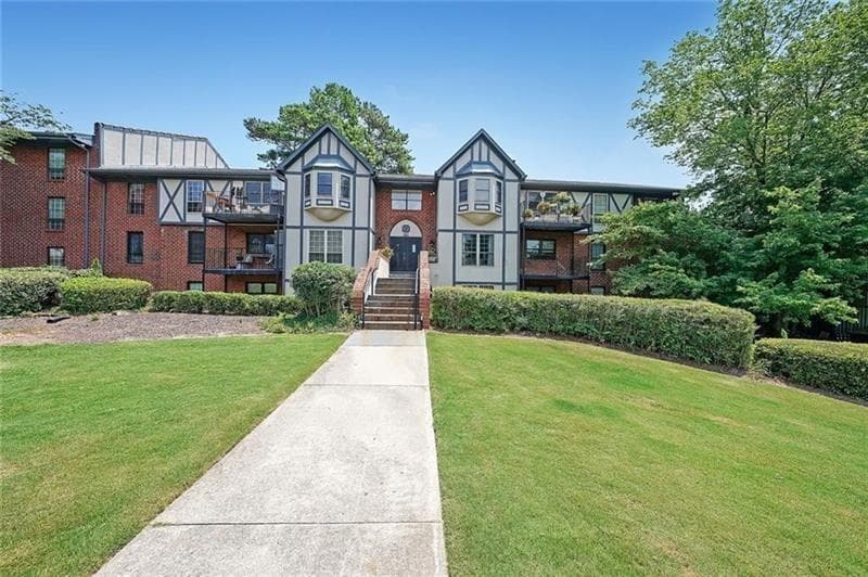 1 bedroom, 2 bathroom, 797 sq ft condominium for sale at 6851 Roswell Road O3, Atlanta, GA 30328 — photo 2