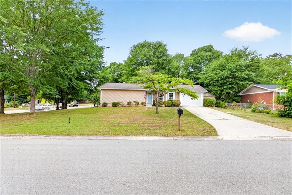 3 bedroom, 2 bathroom, 1,333 sq ft single family residence for sale at 1783 Riverridge Drive, Conyers, GA 30012 — photo 3