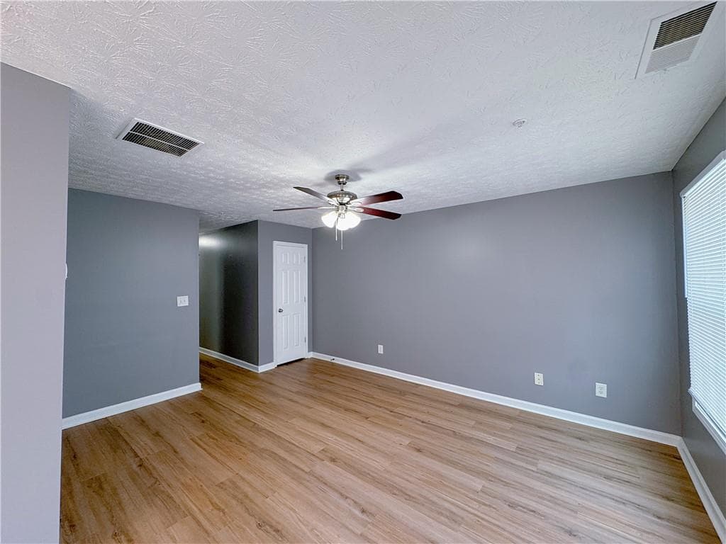 3 bedroom, 2 bathroom, 1,344 sq ft townhouse for sale at 1430 Eastmont Drive, Conyers, GA 30012 — photo 2