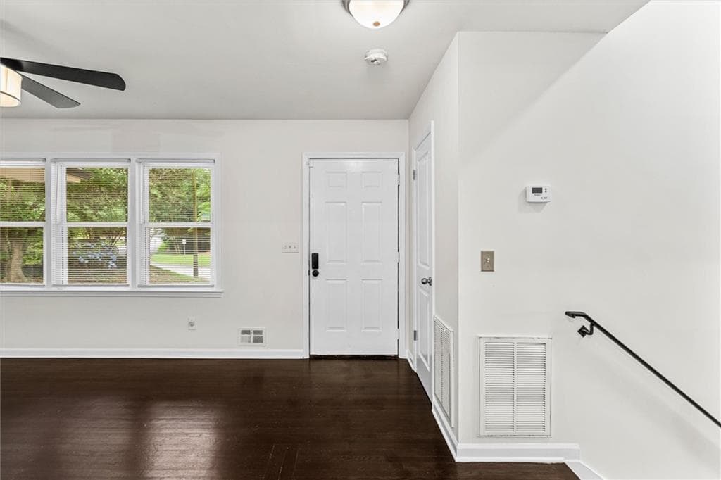 4 bedroom, 2 bathroom, 1,764 sq ft single family residence under contract at 3438 Casa Woods Lane, Clarkston, GA 30021 — photo 3