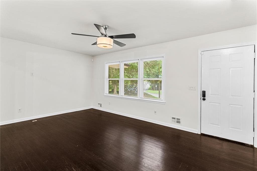 4 bedroom, 2 bathroom, 1,764 sq ft single family residence under contract at 3438 Casa Woods Lane, Clarkston, GA 30021 — photo 6