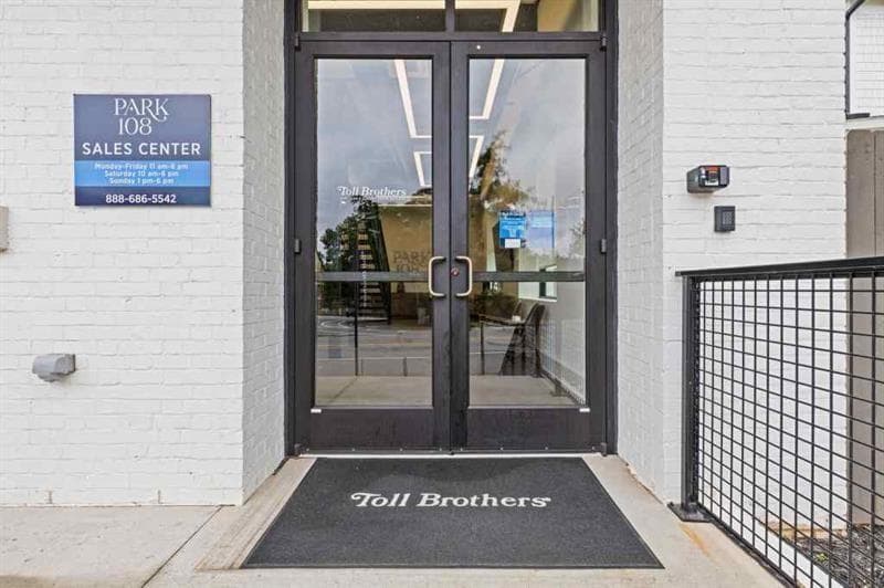 1 bedroom, 1 bathroom, 632 sq ft condominium for sale at 108 Park Place Unit 103, Decatur, GA 30030 — photo 2