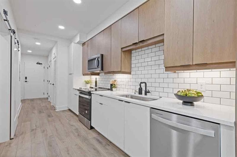 1 bedroom, 1 bathroom, 632 sq ft condominium for sale at 108 Park Place Unit 103, Decatur, GA 30030 — photo 5