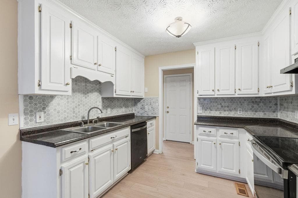 3 bedroom, 3 bathroom, 3,012 sq ft single family residence for sale at 164 Mossburg Trail, Jasper, GA 30143 — photo 10
