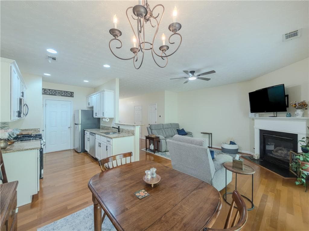 3 bedroom, 3 bathroom, 1,560 sq ft townhouse under contract at 3544 Lantern View Lane, Scottdale, GA 30079 — photo 8