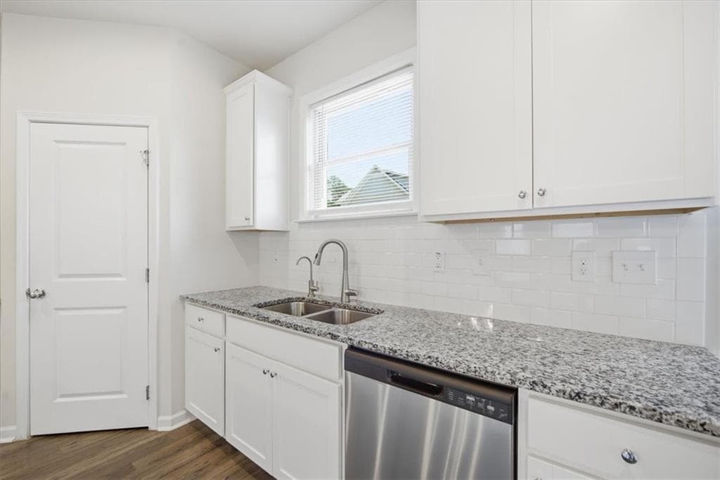 3 bedroom, 3 bathroom, 1,897 sq ft townhouse for sale at 4192 Moncure Drive, Lilburn, GA 30047 — photo 7