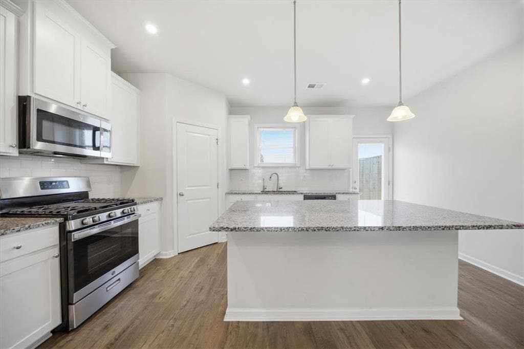 3 bedroom, 3 bathroom, 1,897 sq ft townhouse for sale at 4192 Moncure Drive, Lilburn, GA 30047 — photo 3