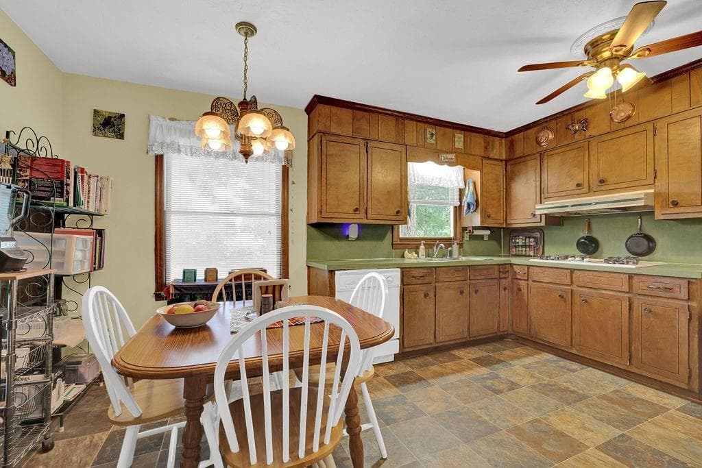 4 bedroom, 3 bathroom, 2,080 sq ft single family residence for sale at 4916 Oak Grove Drive, Buford, GA 30518 — photo 5