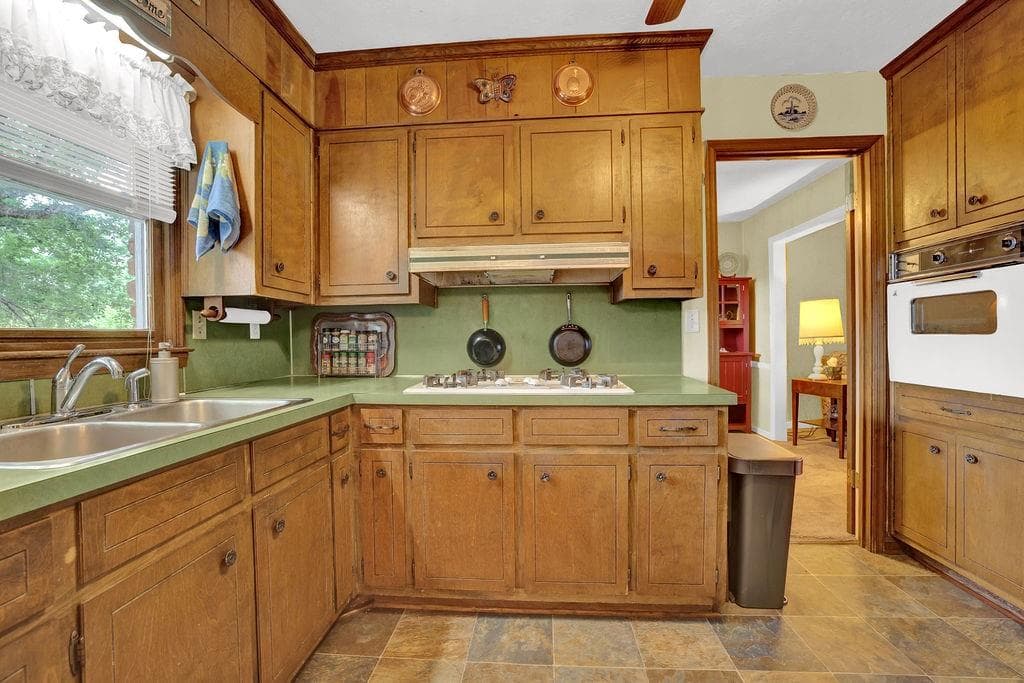 4 bedroom, 3 bathroom, 2,080 sq ft single family residence for sale at 4916 Oak Grove Drive, Buford, GA 30518 — photo 8