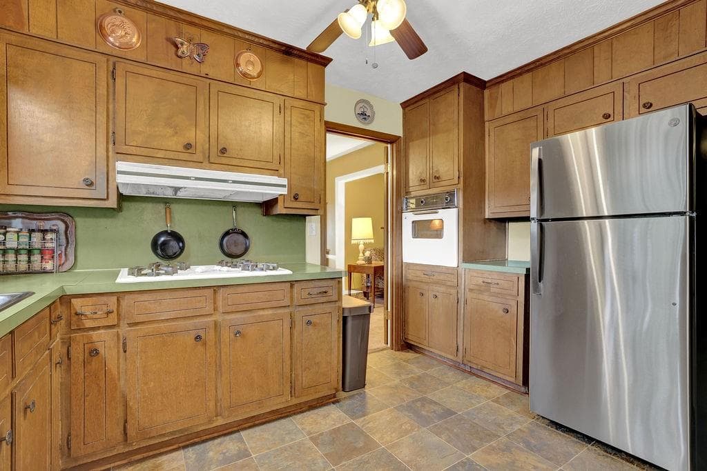 4 bedroom, 3 bathroom, 2,080 sq ft single family residence for sale at 4916 Oak Grove Drive, Buford, GA 30518 — photo 7
