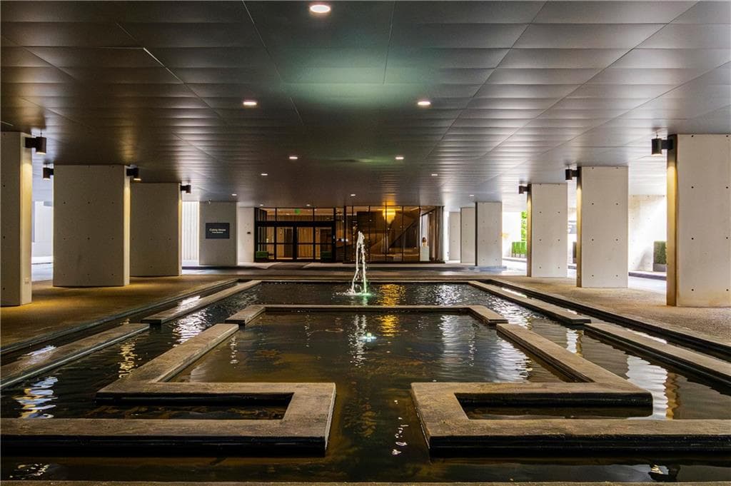 1 bedroom, 1 bathroom, 862 sq ft condominium for sale at 145 15th Street 1402, Atlanta, GA 30309 — photo 2