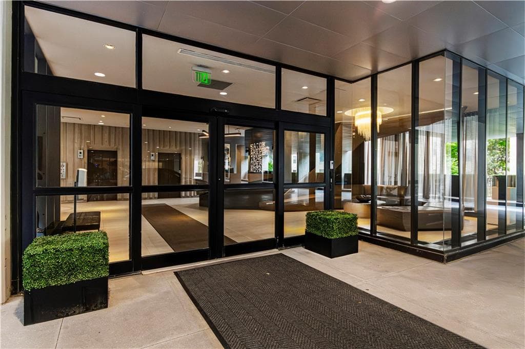 1 bedroom, 1 bathroom, 862 sq ft condominium for sale at 145 15th Street 1402, Atlanta, GA 30309 — photo 3